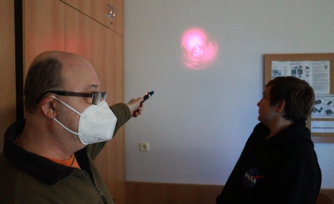 Devátá třída opět na exkurzi - ve Veselí nad Moravou - Laserový zkoušeč optického kabelu